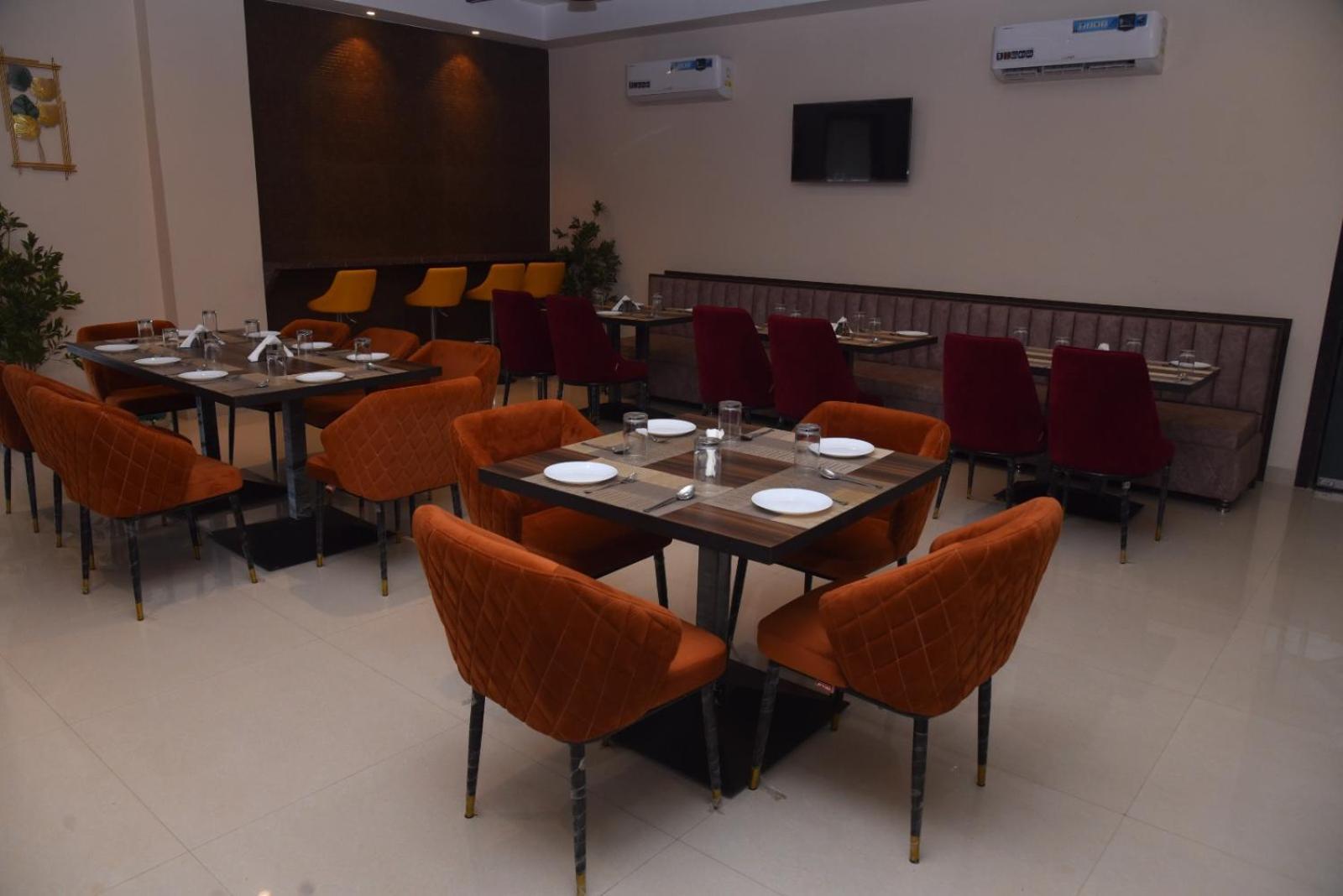 The Imperial Hotel And Convention Centre 칸푸르 외부 사진