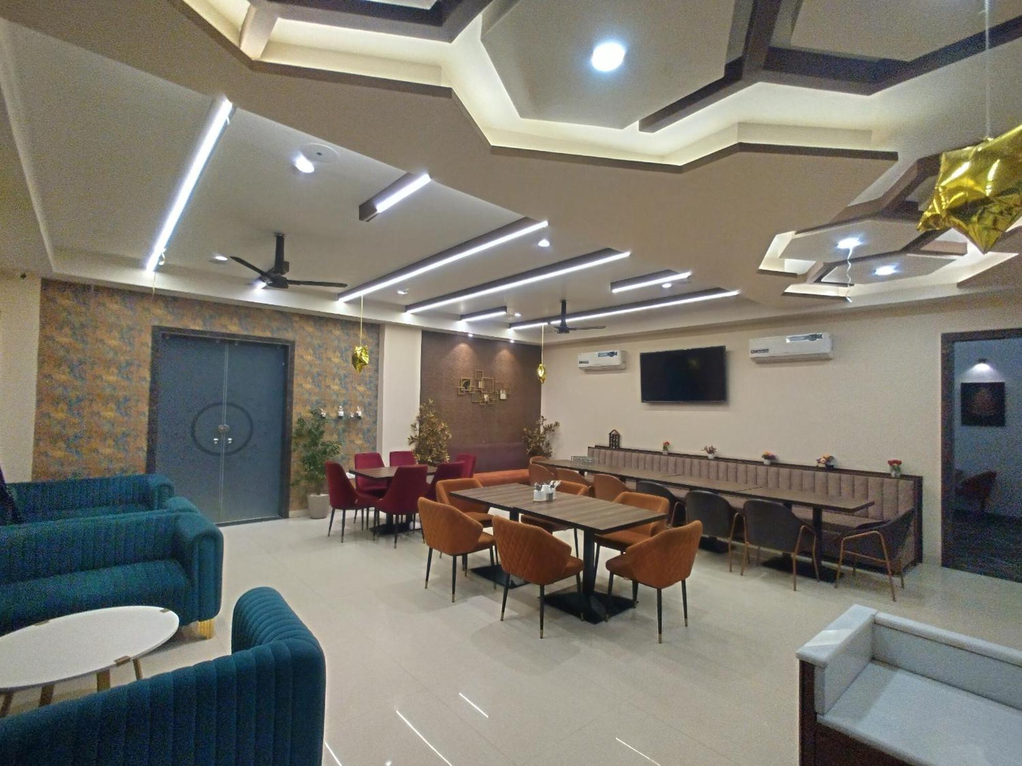 The Imperial Hotel And Convention Centre 칸푸르 외부 사진